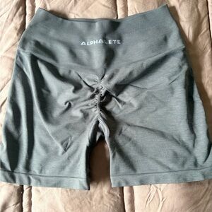 Alphalete Amplify Short 4.5" - Titanium - M